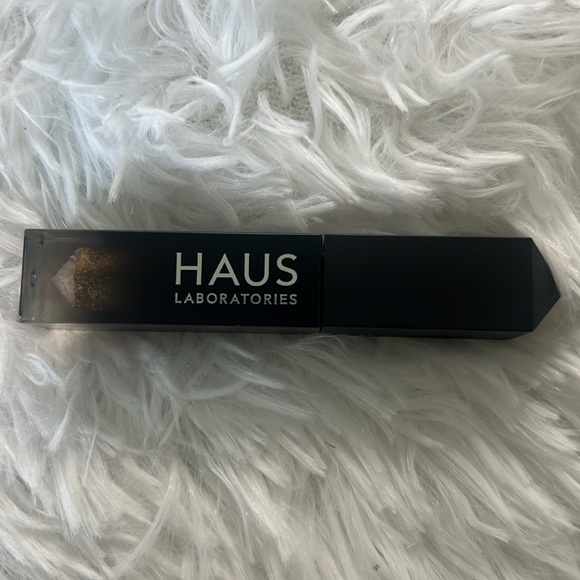 Haus Labs Glam Attack Liquid Shimmer Powder Eyeshadow (legend) - Picture 2 of 5